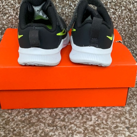 Nike Downshifter sneakers black and neon green. Size 4c - Picture 5 of 12